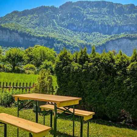 Gemuetliches Gartenhuettli Mit Alpenblick Δωμάτια σε οικογενειακή κατοικία Meiringen